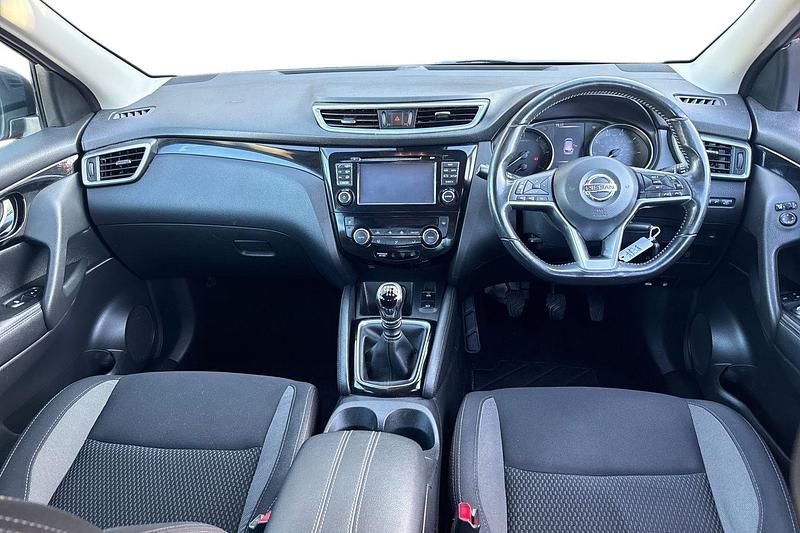 Used Nissan Qashqai Acenta Premium 115 HP (84 kW) 2018 Red SUV