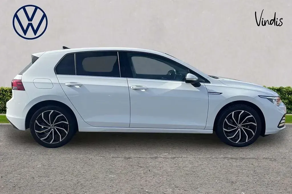 Second-hand VW Golf VIII Edition 147 CP (108 kW) 2023 Alb Hatchback