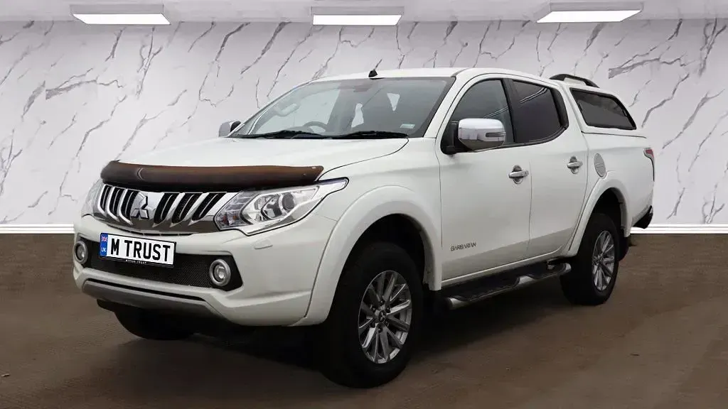 Used Mitsubishi L200 2016 White Pickup