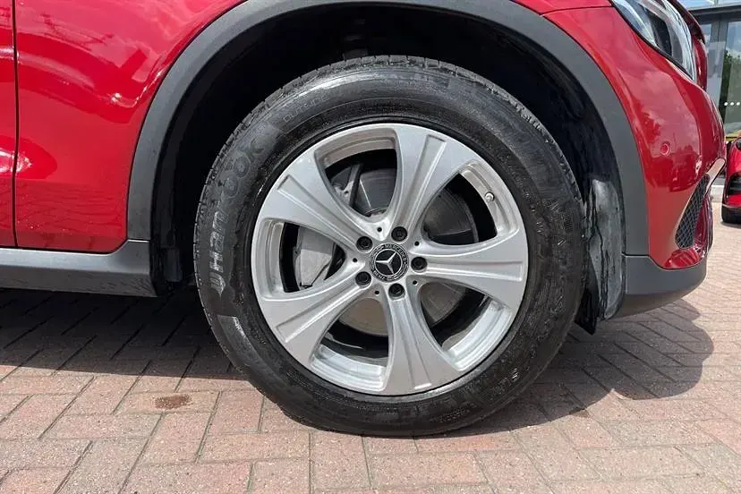 Used Mercedes GLC220 170 HP (125 kW) 2018 Red Estate