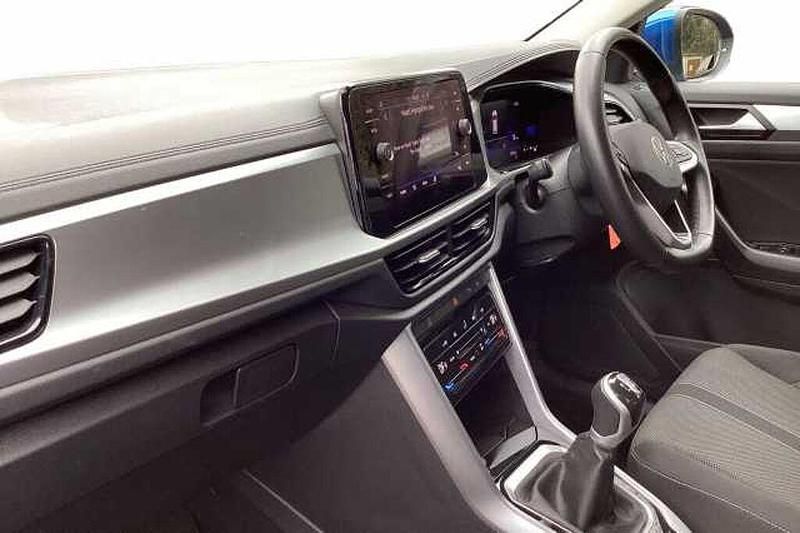 Used VW T-Roc Life 150 HP (110 kW) 2024 Blue SUV