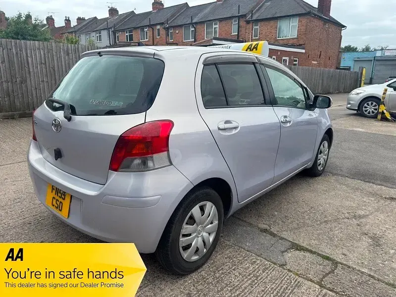 Used Toyota Yaris 101 HP (74 kW) 2009 Silver Hatchback