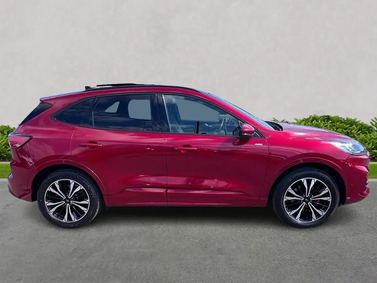 Second-hand Ford Kuga ST-Line X 190 CP (139 kW) 2022 Roșu SUV