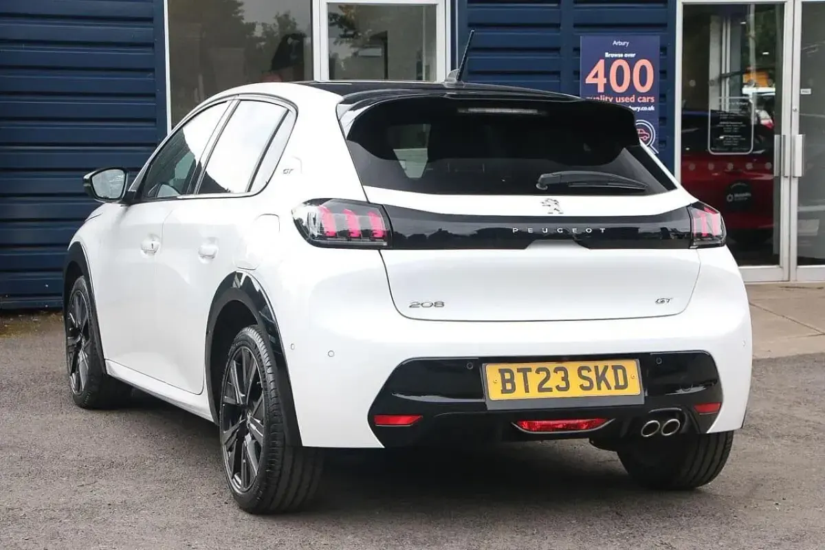 Used Peugeot 208 GT 129 HP (94 kW) 2023 White Hatchback