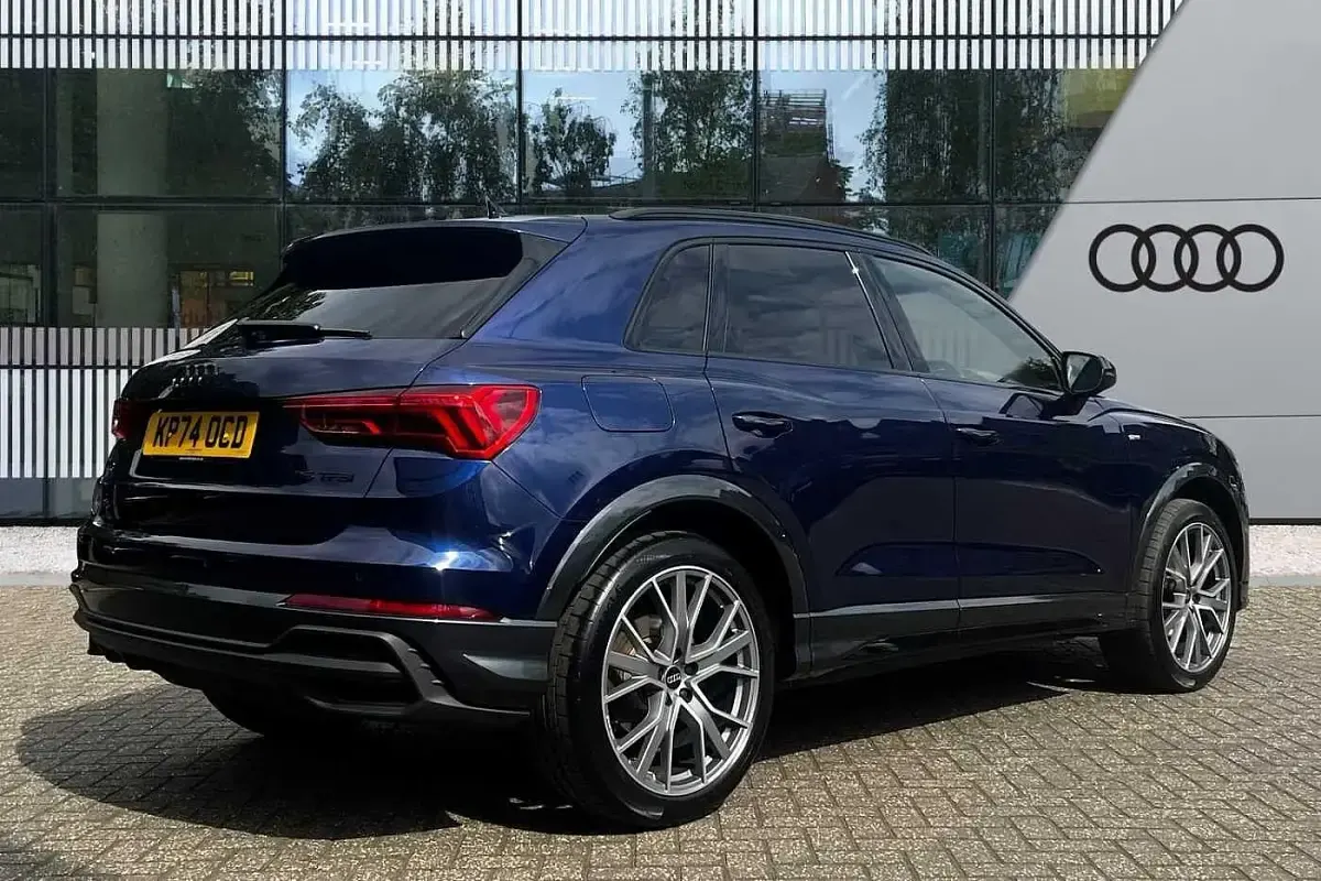 Używany Audi Q3 Black Edition 150 KM (110 kW) 2024 Niebieski SUV
