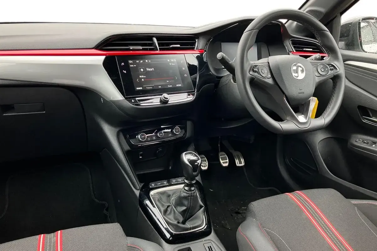 Used Vauxhall Corsa GS Line 101 HP (74 kW) 2022 White Hatchback