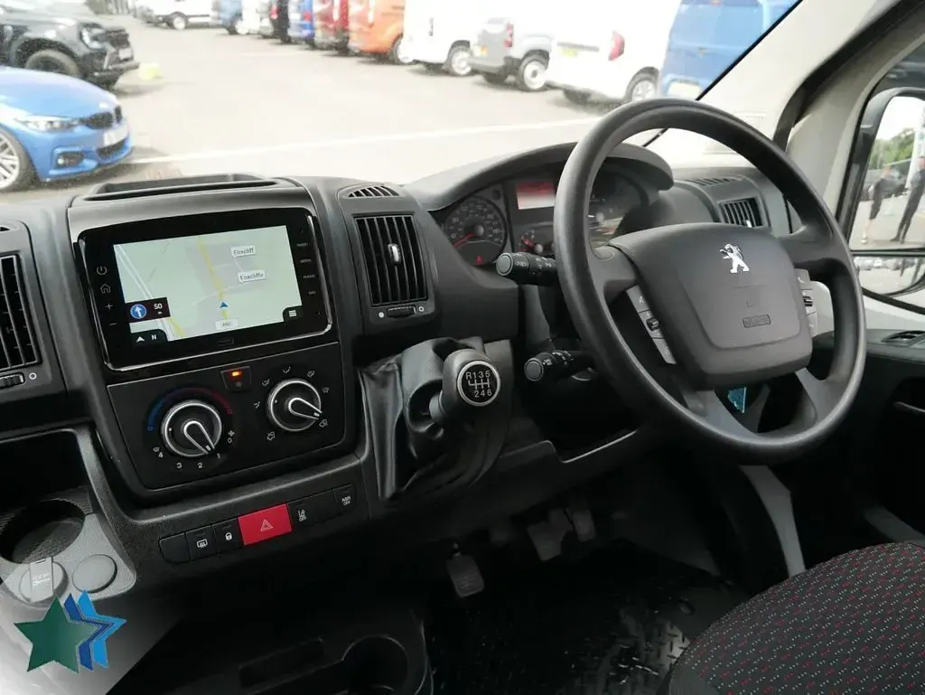 Used Peugeot Boxer Premium 140 HP (102 kW) 2024 White Van