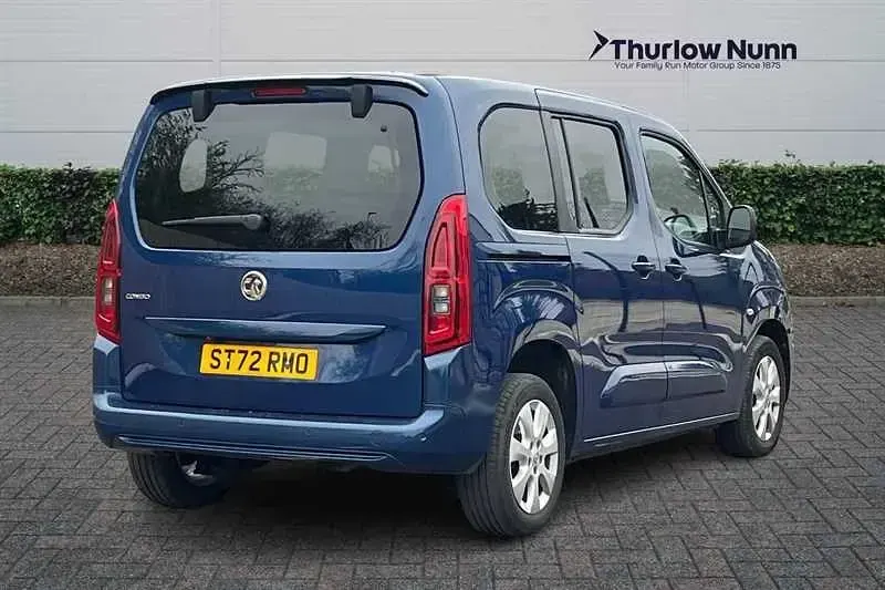 Second-hand Vauxhall Combo S 100 CP (73 kW) 2022 Albastru Monovolum