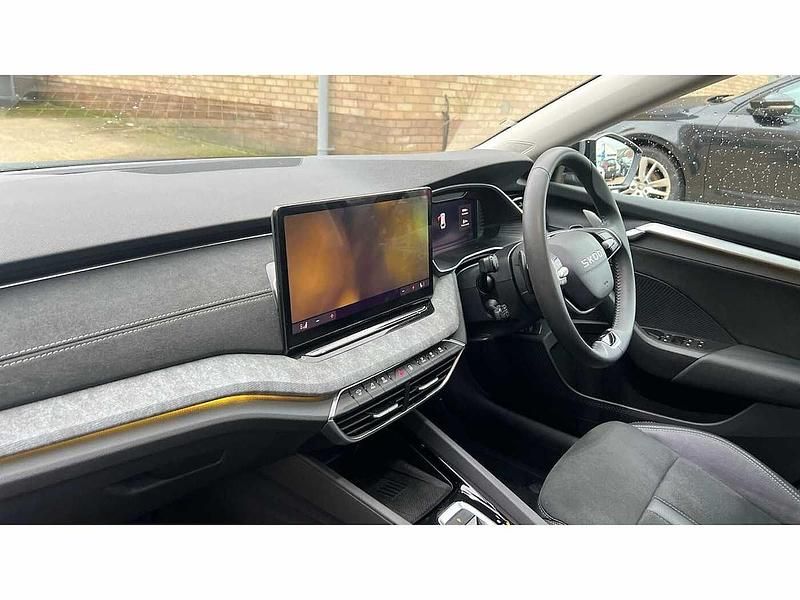 Used Skoda Octavia SE L 147 HP (108 kW) 2025 Black Estate