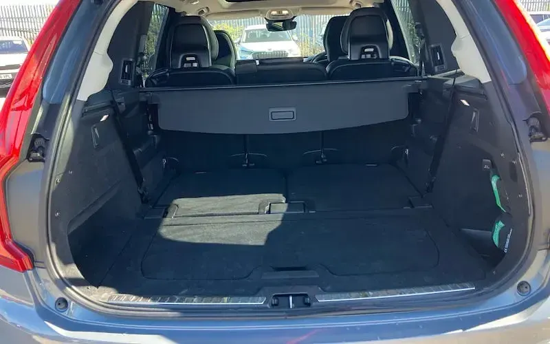 Begagnad Volvo XC90 Plus 235 HK (172 kW) 2023 Grå SUV