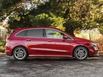 Used Mercedes 200 AMG Line Premium Plus 163 HP (119 kW) 2020 Red Estate