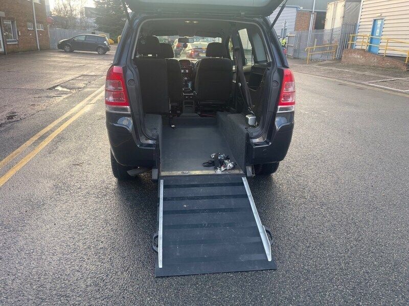 Black Used 2014 Vauxhall Zafira MPV | £4,250 (Fair price) - Image 1/4