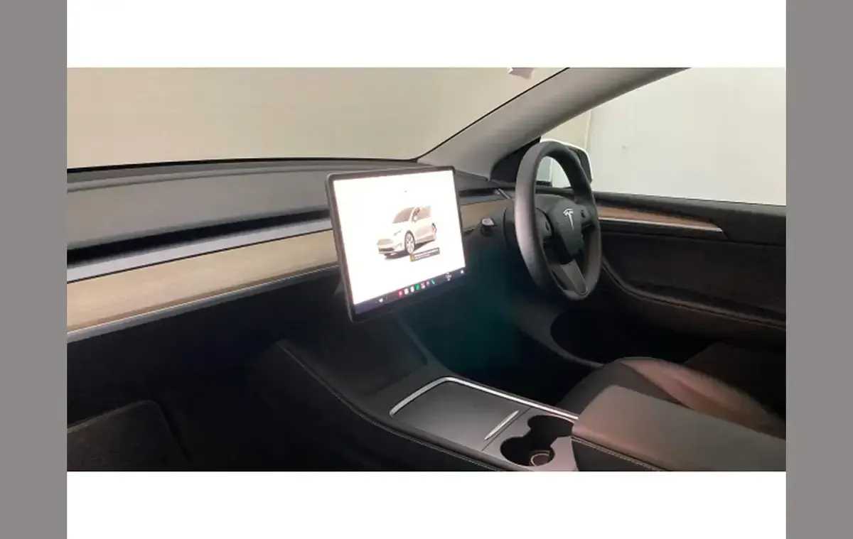 Begagnad Tesla Model Y RWD 219 kW (299 HK) 2023 Vit SUV