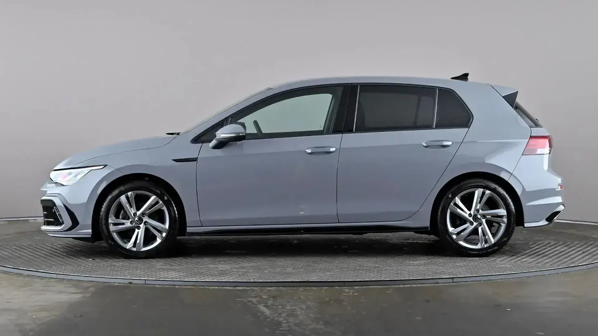 Używany VW Golf VIII R-line 150 KM (110 kW) 2023 Szary Hatchback