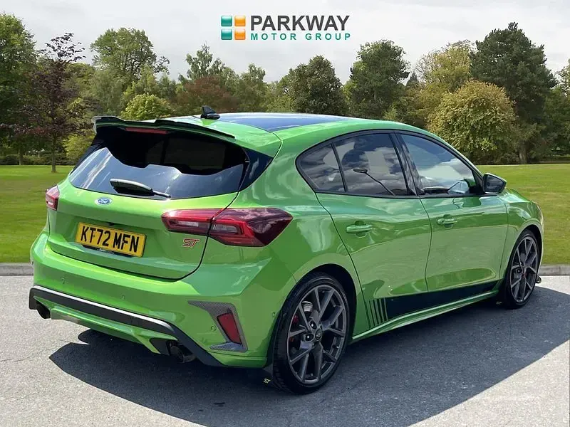 Used Ford Focus ST 280 HP (205 kW) 2022 Green Hatchback