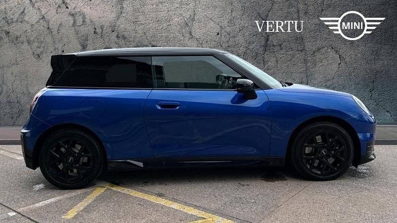 Nowe Mini Cooper Sport 135 kW (184 KM) 2025 Niebieski Hatchback