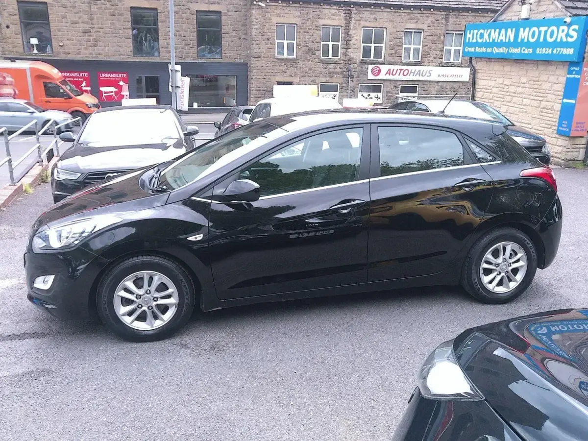 Begagnad Hyundai i30 SE 2015 Svart Halvkombi