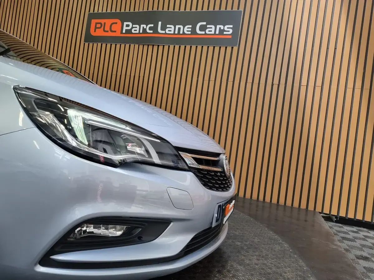 Used Vauxhall Astra Elite 150 HP (110 kW) 2018 Silver Hatchback