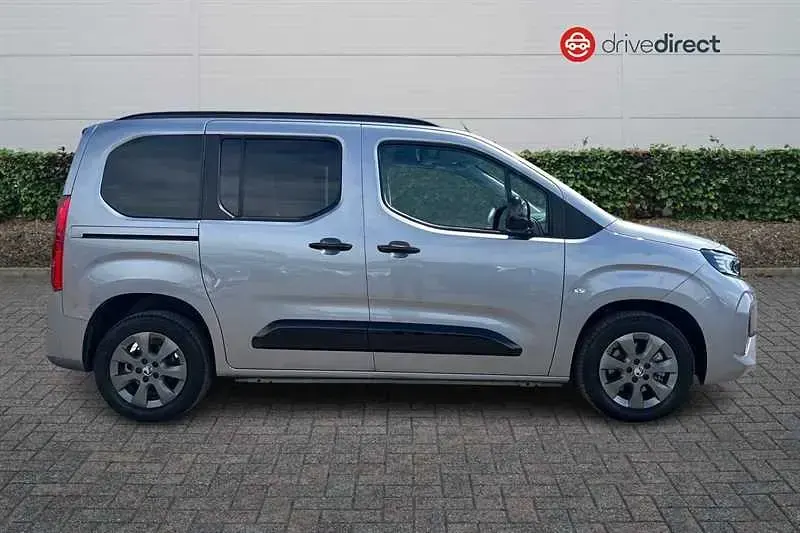 Used Vauxhall Combo Ultimate 100 kW (136 HP) 2025 Grey MPV