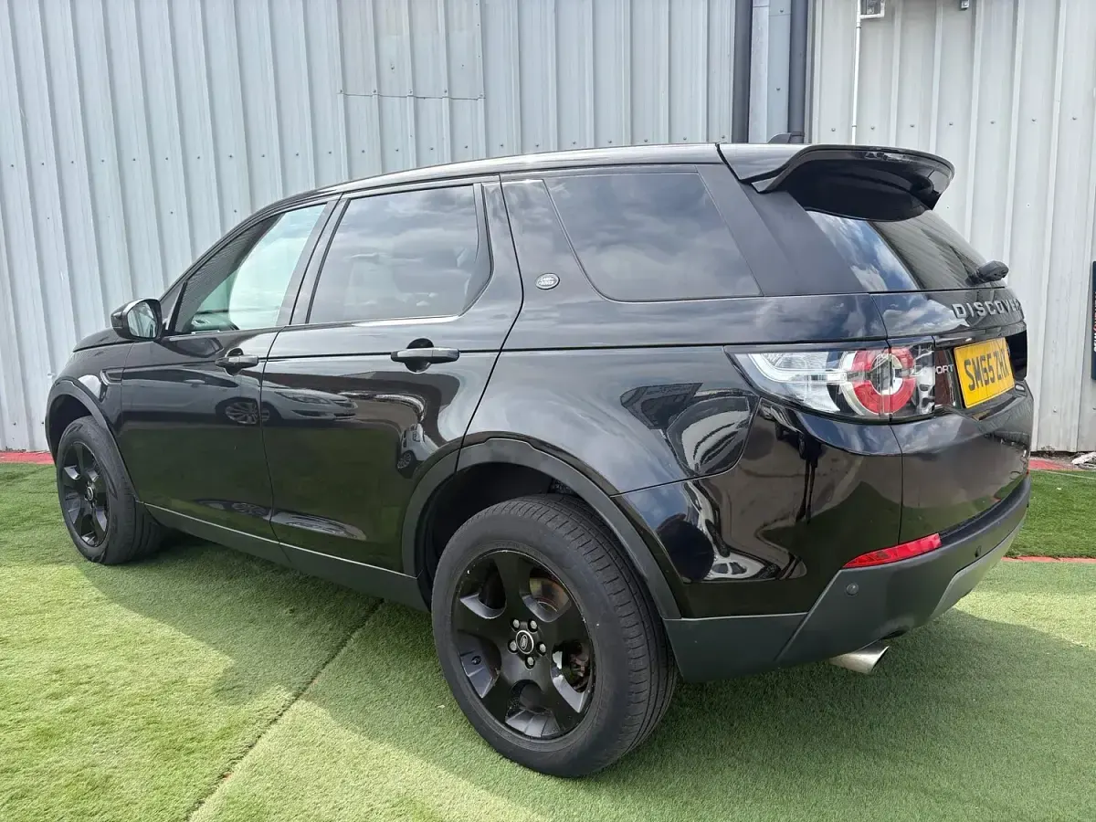 Used Land Rover Discovery Sport SE 180 HP (132 kW) 2015 Black SUV