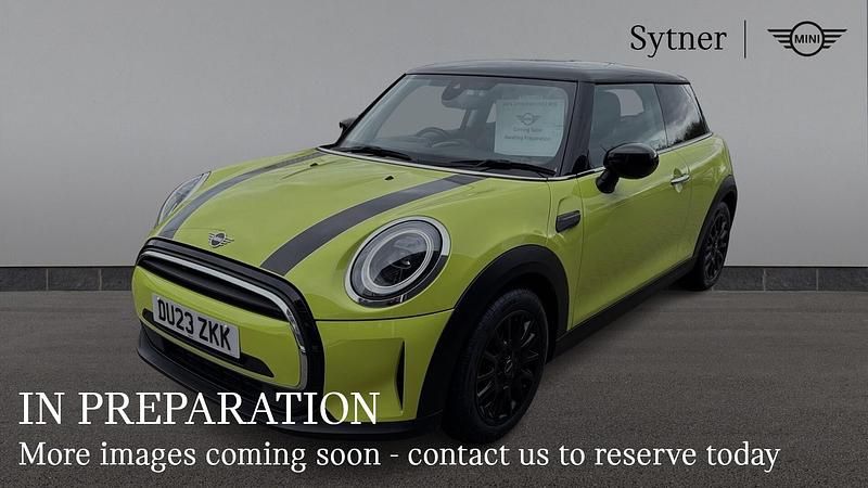 Used Mini Cooper Classic 134 HP (98 kW) 2023 Yellow Hatchback