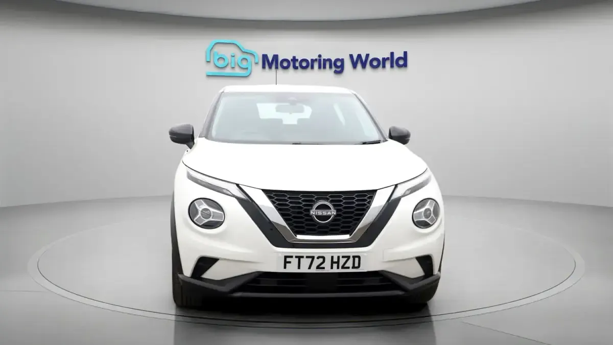 Używany Nissan Juke Acenta 114 KM (83 kW) 2023 Biały SUV