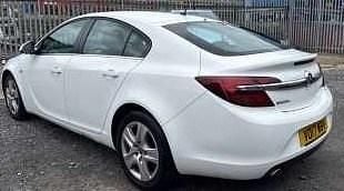 Used Vauxhall Insignia Design Edition 170 HP (125 kW) 2017 Summit white Hatchback