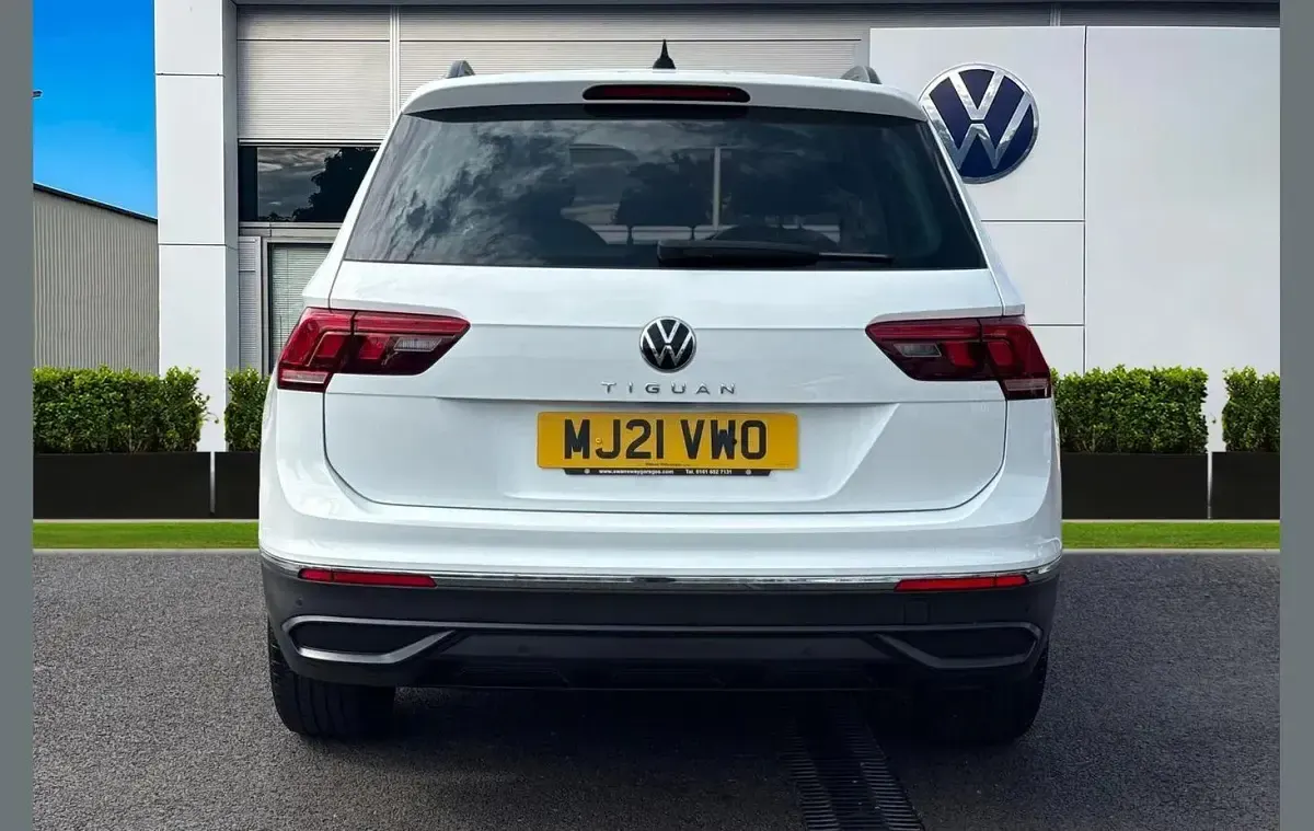 Używany VW Tiguan Life 150 KM (110 kW) 2021 Biały SUV
