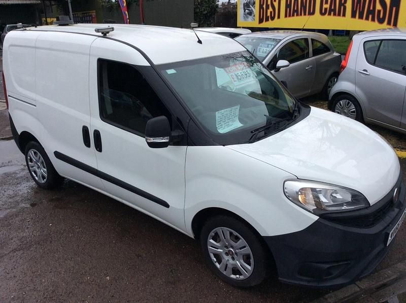 Used Fiat Doblò 90 HP (66 kW) 2016 White MPV