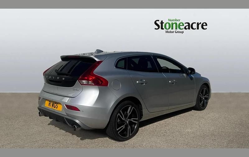 Used Volvo V40 R-Design 190 HP (139 kW) 2018 Silver Hatchback