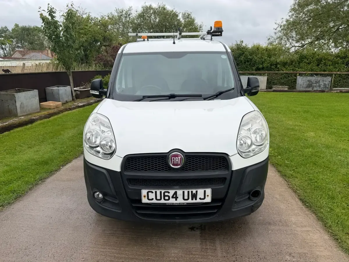 Begagnad Fiat Doblò 105 HK (77 kW) 2014 Vit Minibuss