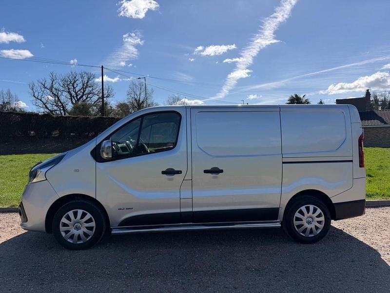 Used Renault Trafic Business 2017 Silver MPV