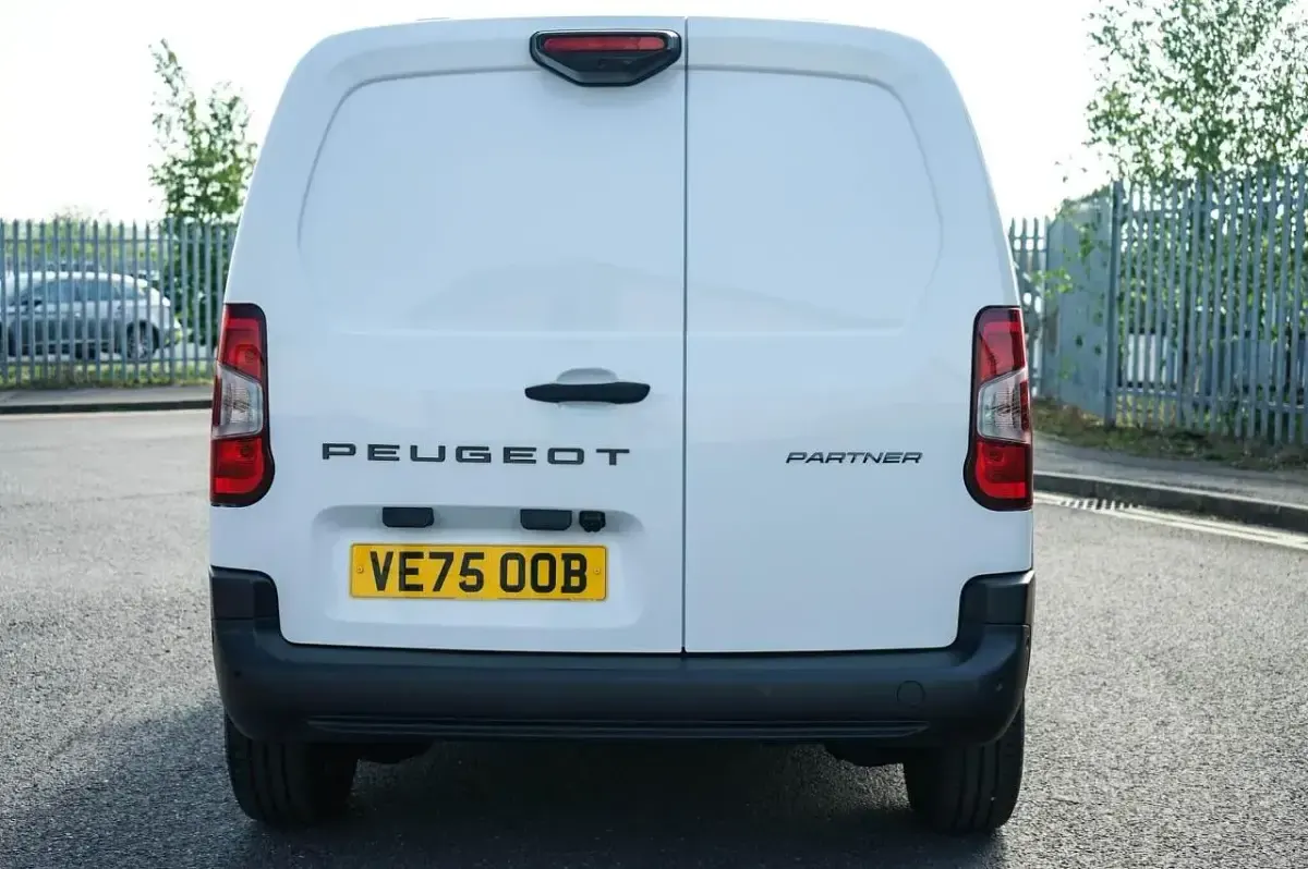 Second-hand Peugeot Partner S 101 CP (74 kW) 2026 Alb Monovolum