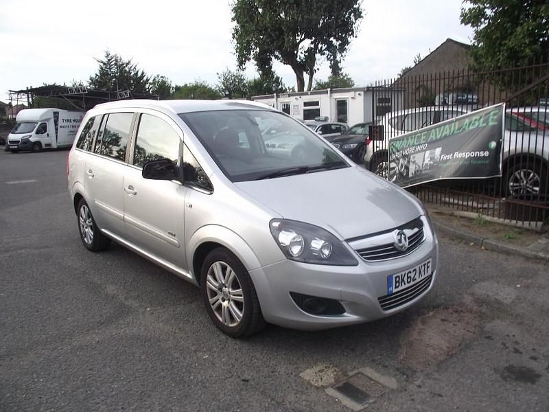 Used Vauxhall Zafira Design Edition 123 HP (90 kW) 2012 Silver MPV