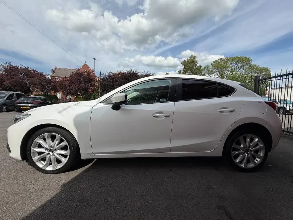 Used Mazda 3 Inclusive 165 HP (121 kW) 2014 White Hatchback