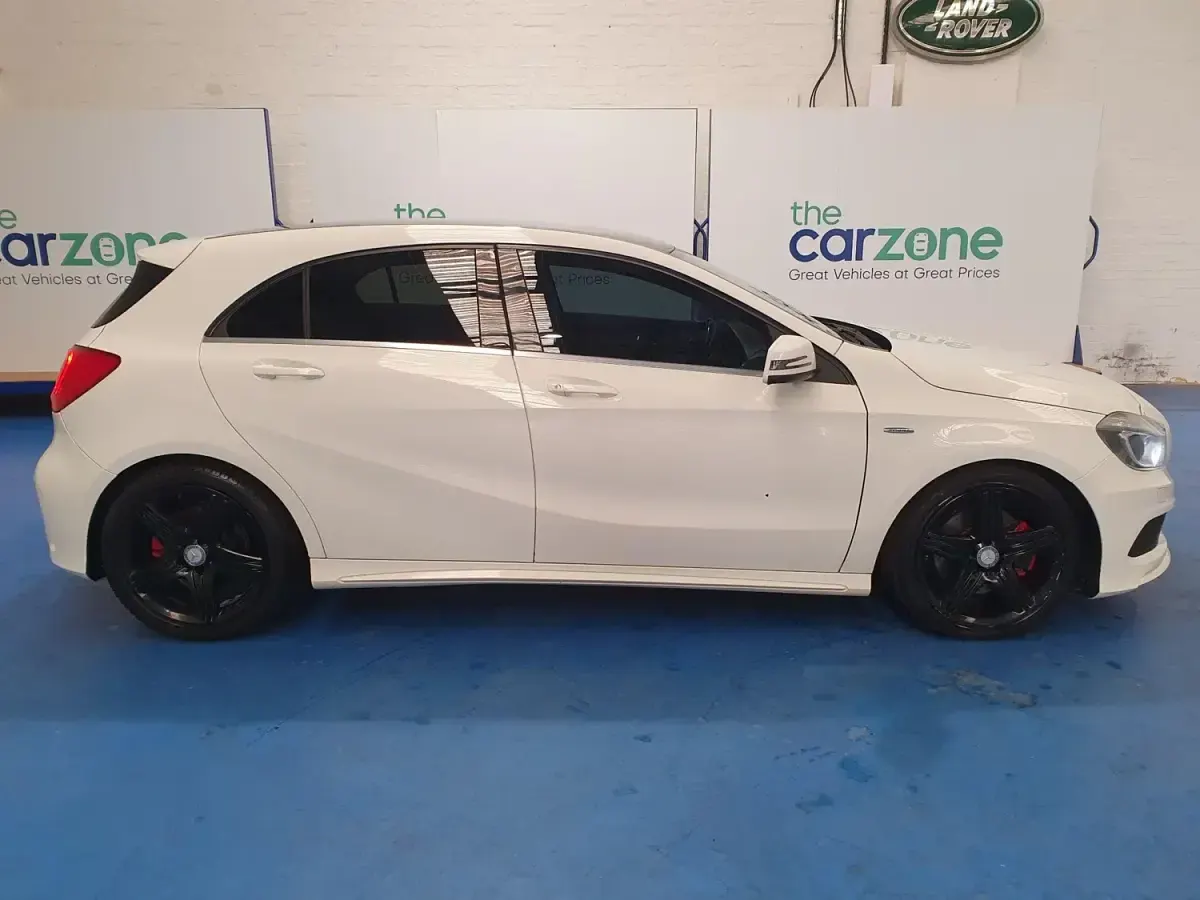 Usado Mercedes A250 AMG 2013 Branco Citadino