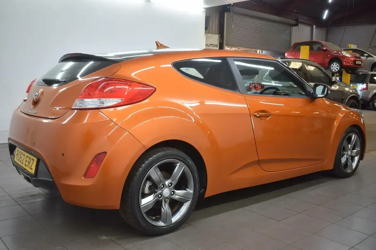 Used Hyundai Veloster 140 HP (102 kW) 2012 Orange Hatchback