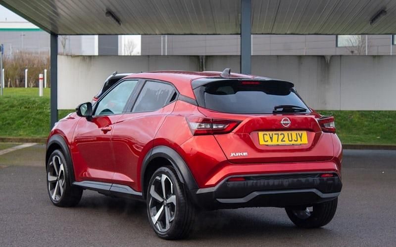 Used Nissan Juke Tekna 114 HP (83 kW) 2023 Fuji sunset red SUV