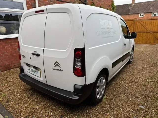 Used Citroën Berlingo 75 HP (55 kW) 2016 White MPV