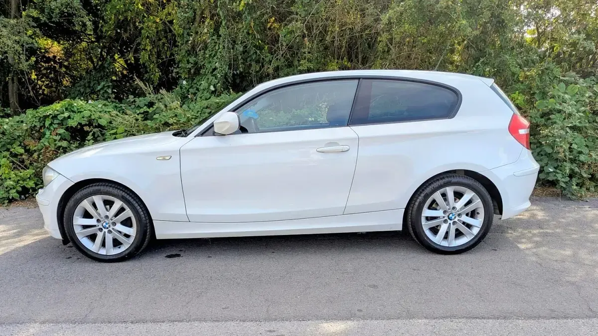 Used BMW 116 Sport Line 2010 White Hatchback