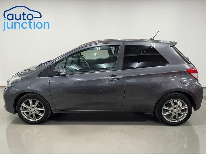 Used Toyota Yaris SR 99 HP (72 kW) 2012 Grey Hatchback