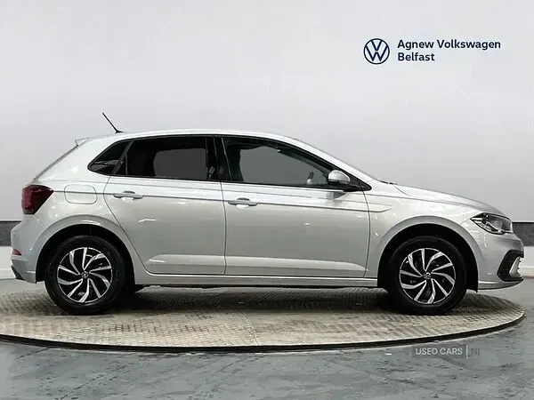 Used VW Polo Life 95 HP (69 kW) 2024 Silver Hatchback