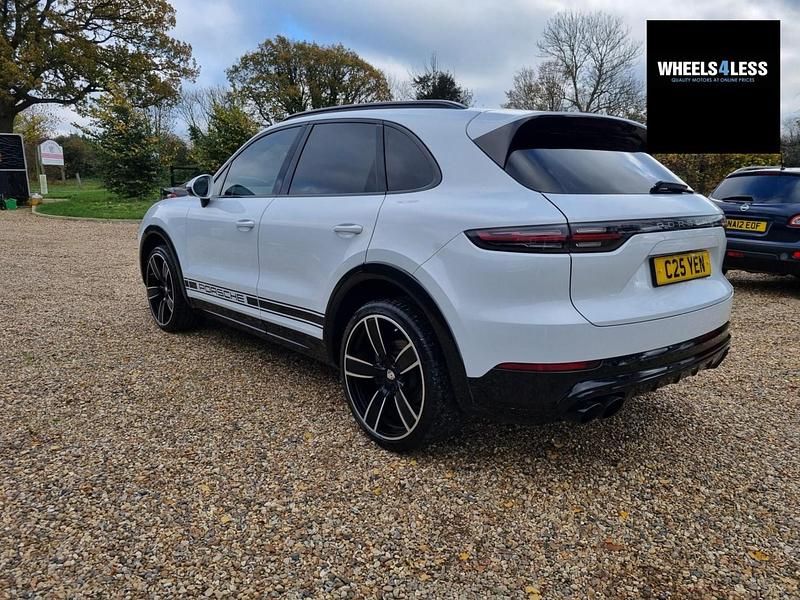 Used Porsche Cayenne 440 HP (323 kW) 2018 White SUV