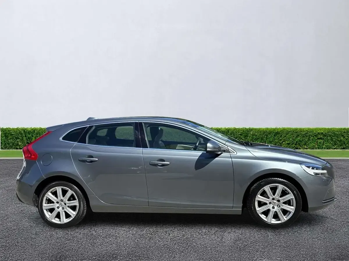 Used Volvo V40 Inscription 122 HP (89 kW) 2018 Grey Hatchback
