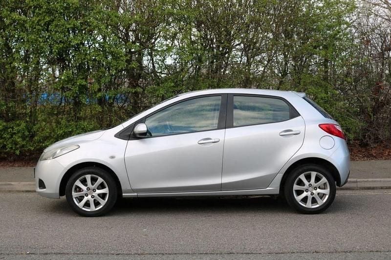 Begagnad Mazda 2 86 HK (63 kW) 2008 Silver Halvkombi