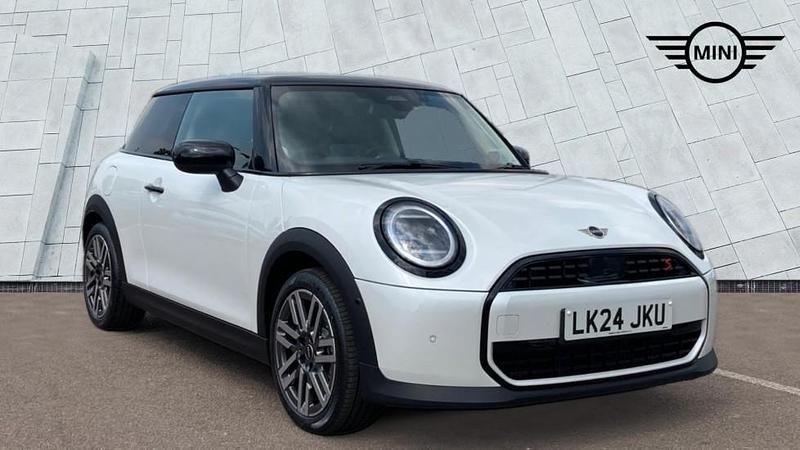 Used Mini Cooper Classic 201 HP (147 kW) 2024 White Hatchback