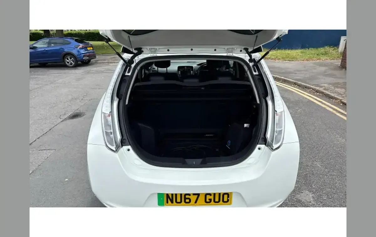 Used Nissan Leaf Tekna 80 kW (109 HP) 2017 White Hatchback