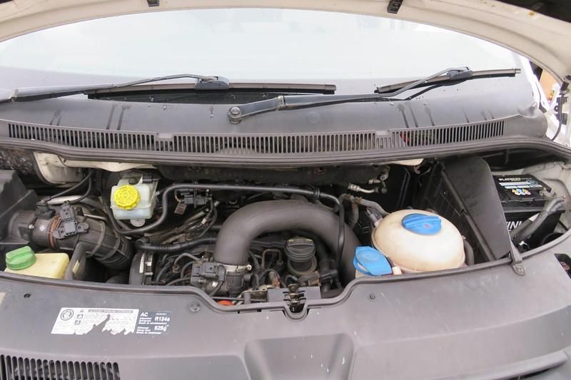 Used VW T5 102 HP (75 kW) 2010 White Van