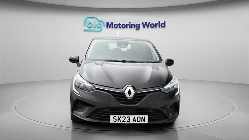 Used Renault Clio V Evolution 90 HP (66 kW) 2023 Black Hatchback