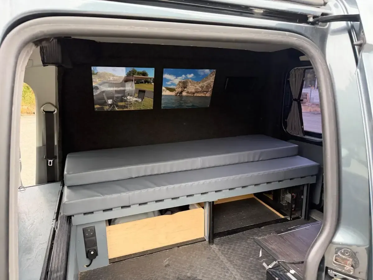Used VW Caddy 104 HP (76 kW) 2009 Grey MPV
